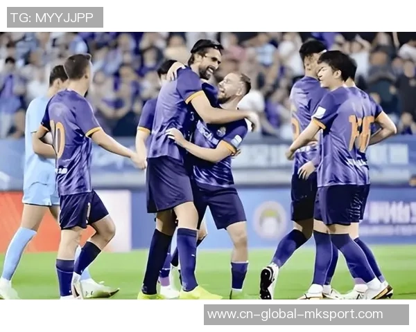 上海申花迎战津门虎:鲍亚雄主守,四大外援引领最强阵, 于汉超待命候补 上海申花迎战津门虎:鲍亚雄主守,四大外援引领最强阵, 于汉超待命候补